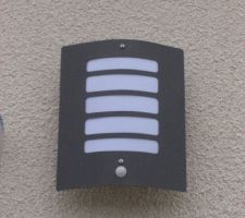 Luminaire extérieure avec détecteur de présence