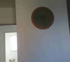 Cot&eacute;salle de bain, avant peinture