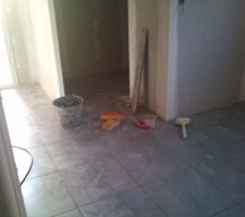 Carrelage cuisine et couloir de l'entr&eacute;e