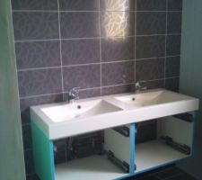 Faience de la salle de bains...bof les joints blancs!
