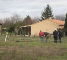 On est fin janvier et la &ccedil;a commence !!!  
implantation de la maison ... euh il ne reste plus beaucoup de terrain on a pas vu un peu grand ???