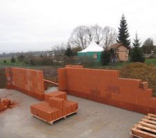 Emplacement de la cuisine avec sa porte palière donnant sur la (future) terrasse.