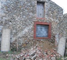 Vue sur le cot&eacute; avec ouverture qui n'&eacute;tais pas pr&eacute;vue ,mais qui seras prete le jour J si besoin