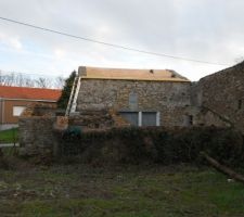 Vue sur l'atelier ,la tuile va pouvoir etre pos&eacute;e