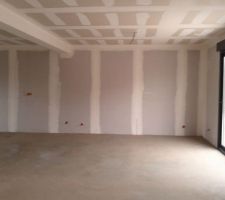 La chape de béton coulée