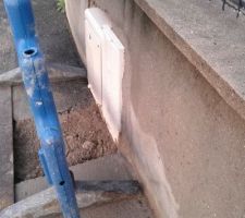 Pose du coffret &eacute;lectrique r&eacute;alis&eacute; par ERDF