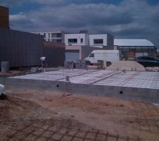 &ccedil;a y est tout le polystyr&egrave;ne est pos&eacute; ainsi que les grilles.
Il reste &agrave; couler la dalle.