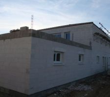 Élévation du mur de la terrasse en parpaing