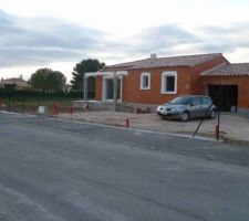 Ouf toutes les gaines sont passées et raccordées dans la maison (VRD), on en profité pour faire la fondation et pour le moment clôturer.