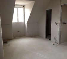 Chambre parentale avec vu sur dressing