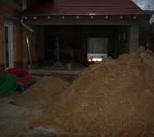 Celle la c'est juste pour voir enfin un peu les tuiles pos&eacute;es sur le garage