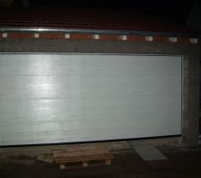 La porte de garage est prete a l'usage