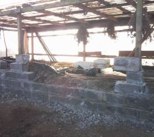 Destruction de la serre en cours !! mais ya encore du boulot ....