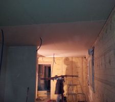 Salle de bain, dressing et chambre, les plafonds sont finis