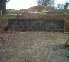 Vide sanitaire, reste 2 rangs de parpaings à monter