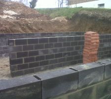 Vide sanitaire, reste 2 rangs de parpaings &agrave; monter