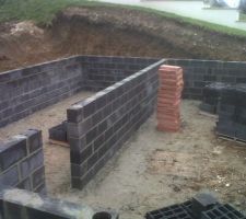 Vide sanitaire, reste 2 rangs de parpaings &agrave; monter