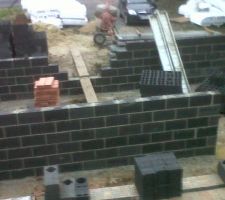 Vide sanitaire, reste 2 rangs de parpaings &agrave; monter