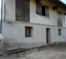 On voit bien l'ancien niveau de la terre