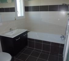 La la salle de bain on a mis un séche servoette c est trop bien quand on sort du bain