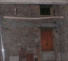 Partie droite du batiment, futur duplex à créer entierement.