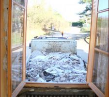 Les garavats ont été trié et évacué par la fenetre.