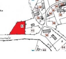 Voila notre terrain en rouge avec l'orientation NORD SUD, on ne sait pas trop ou placer la cuisine, salle salon sachant que tout est ouvert et que notre maison est en pan coup&eacute; !!