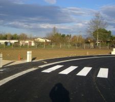 Route principale du lotissement.