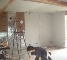 Isolation salon cot&eacute; chemin&eacute;e