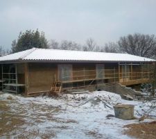 Le béton de chanvre est complètement projeté, juste avant la grosse gélée et la neige !! ouf !