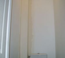 Ventilation de chute fini.

PLEIN DE PLATRE SUR MUR ET PLAFOND TOUT NEUF!!!!!!!

iL FAUT REFAIRE LA PEINTURE SUR LE PLAFOND ET LES MURS!!
ABC TRAVAUX N'est jamais revenu le faire.