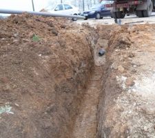 31/01 l'entreprise SEMA de St Escobille réalise le raccordement du tout à l'égout