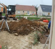 31/01 l'entreprise SEMA de St Escobille réalise le rebouchage de la tranchée