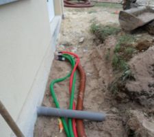 31/01 l'entreprise SEMA de St Escobille réalise les fourreau vert télécom,rouge edf
