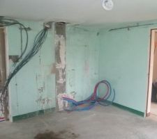 Arrière cuisine. emplacement de la chaudière et du tableau électrique