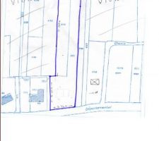 Plan du terrain. Partie constructible en bas (environ 1400m2).