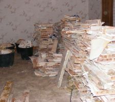 Les gravats dans le salon