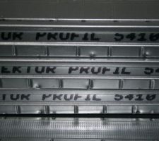 Cette photo me ramene 2 ans en arriere lors de mes recherches avec simplement cette indication : Protektor Profil 5410