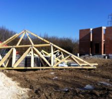 Charpente livr&eacute;e ... je plains les couvreurs demain, s'il fait toujours -7&deg;  ;o)