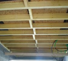 Plancher grenier, vue d'en bas