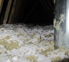Neige infiltrée dans les combles