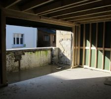 La vue depuis l'escalier de l'appart avec la petite terrasse