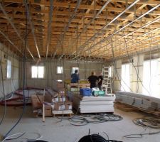 Pose des suspente et des gaines &eacute;lectriques