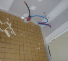Pose de l'isolant du plancher chauffant (en cours)au rdc.