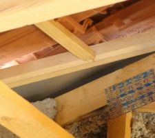 Vue intérieur de la toiture au niveau de la noue