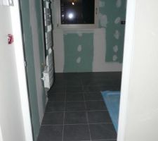 Salle d'eau &agrave; l'&eacute;tage : Premier jour de pose