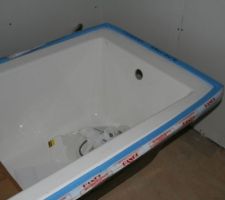 Oh.... une baignoire.... déjà? mais pourquoi??
