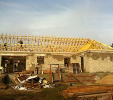 La maison vue de dos du côté de la terrasse