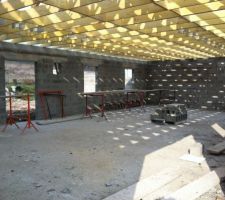 L'intérieur vu de la baie vitrée du salon