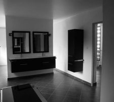 Sdb &eacute;tage donnant sur chambre des parents